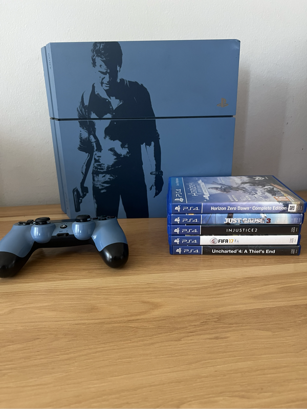 PS4 Uncharted 4 Edition