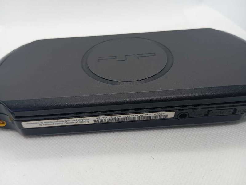 PSP Street 1004E  Preloaded with 50 Great PSP Games