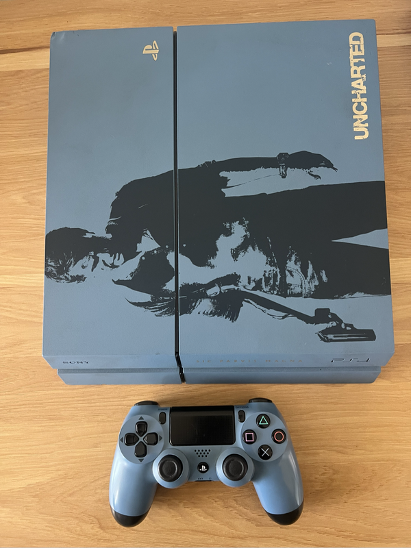 PS4 Uncharted 4 Edition