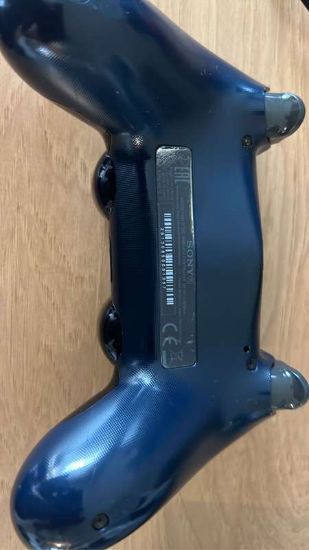 PS4 DualShock 4  500 Million Limited Edition