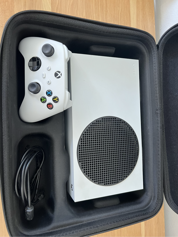 Xbox Series S 512GB SSD  + Carry Bag Bundle