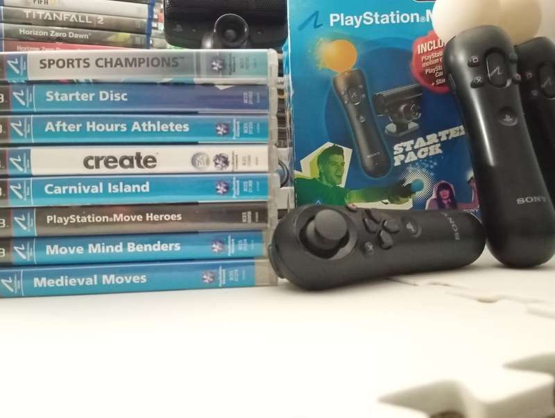 PS3 MOVE BUNDLE INCLUDING 7 GAMES GREAT CONDITION !!