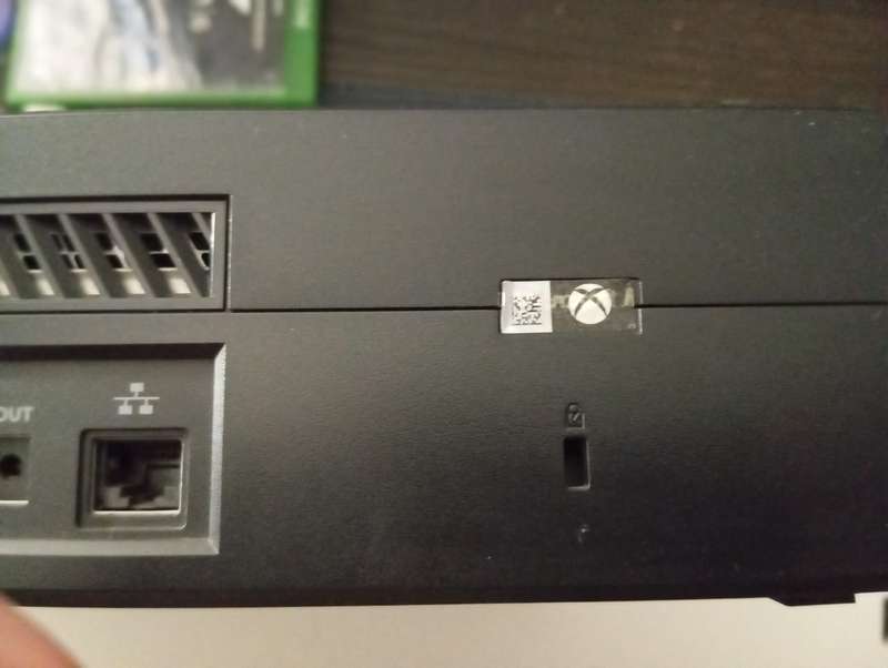 XBOX ONE 1TB Good Condition + Forza 6 Great price!!!