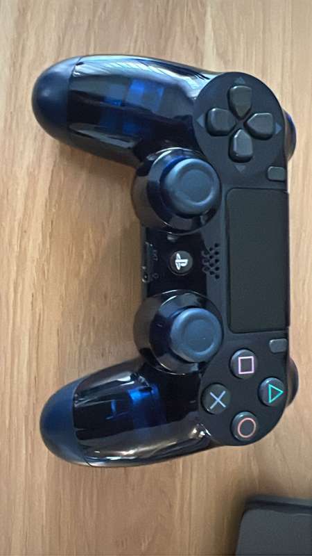 PS4 DualShock 4  500 Million Limited Edition