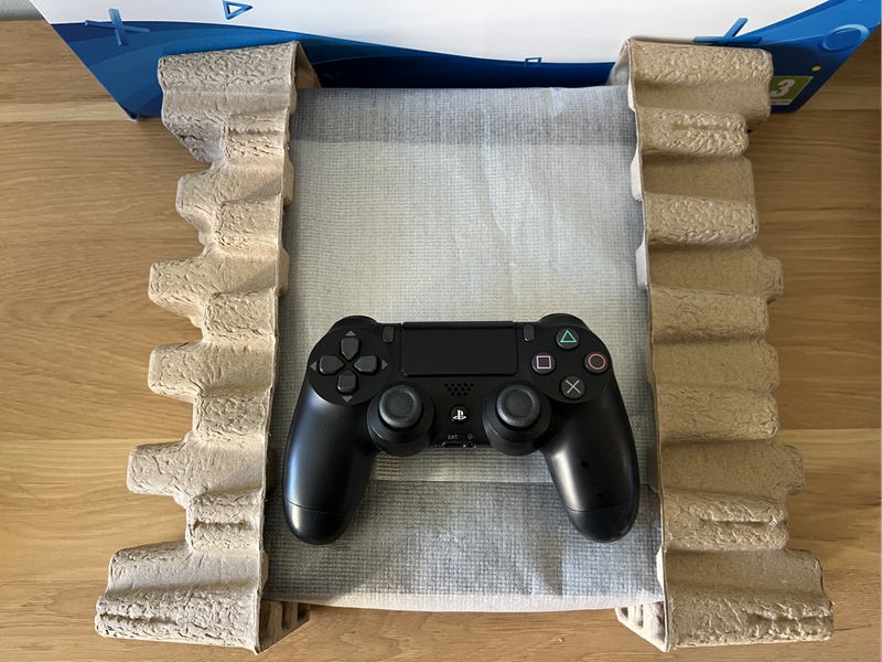 PlayStation 4 Slim (PS4)