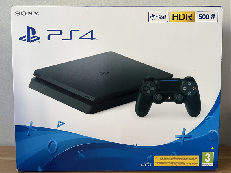 PlayStation 4 Slim (PS4)