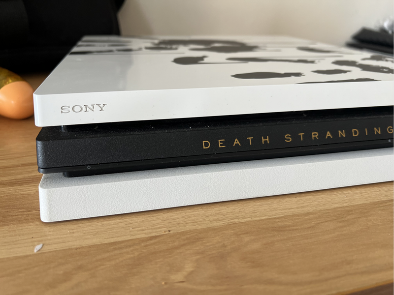 PS4 Pro Death Stranding Limited Edition + Bag + Game