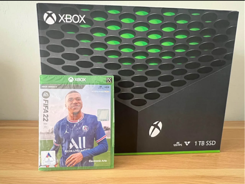 Xbox Series X 1TB Console + FIFA 22 new