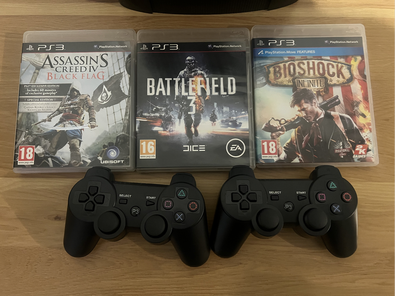 PlayStation 3 Super Slim 500GB + 2 Controllers + 3 Games Bundle