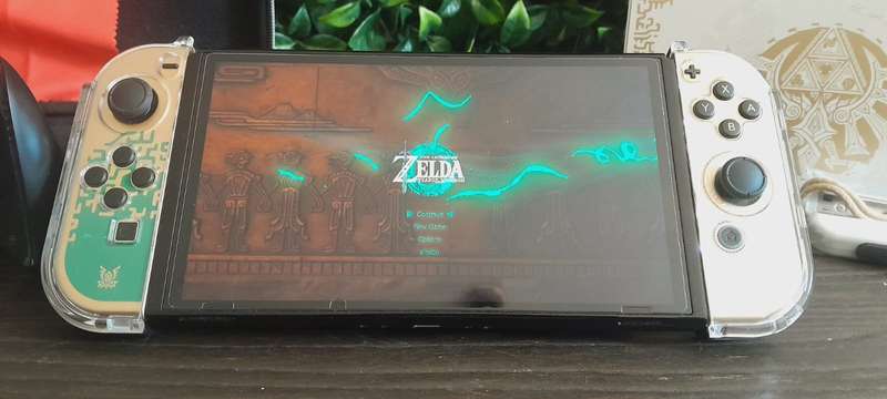 Nintendo Switch OLED Console - Limited Edition The Legend of Zelda new like condition.