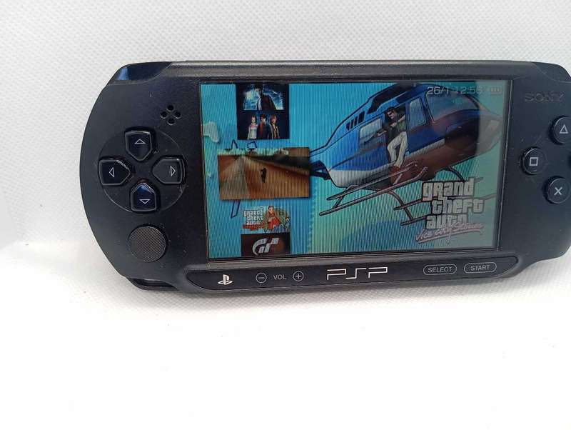PSP Street 1004E  Preloaded with 50 Great PSP Games