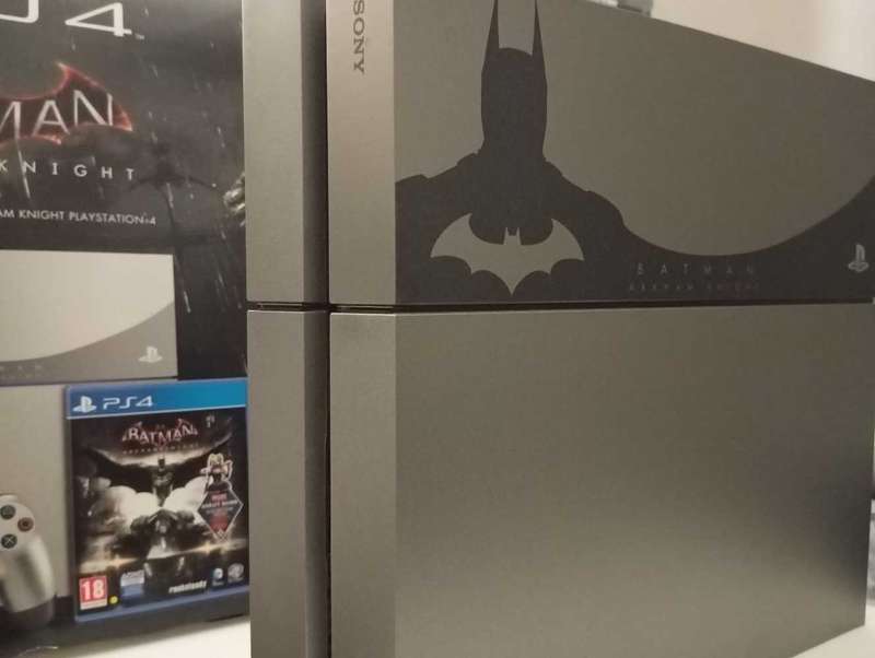 PS4 Limited Edition Batman Console Bundle RARE!!
