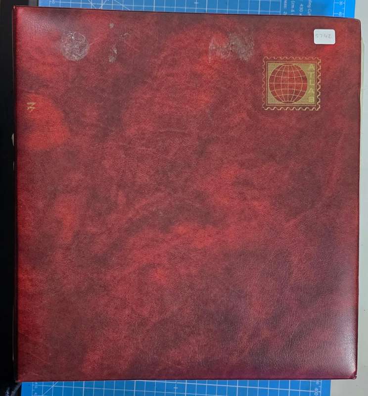 Stamp Album: Union and RSA - Unsorted Pages (Hinge-less) - Mostly Empty with some Mint/ Used Sets.