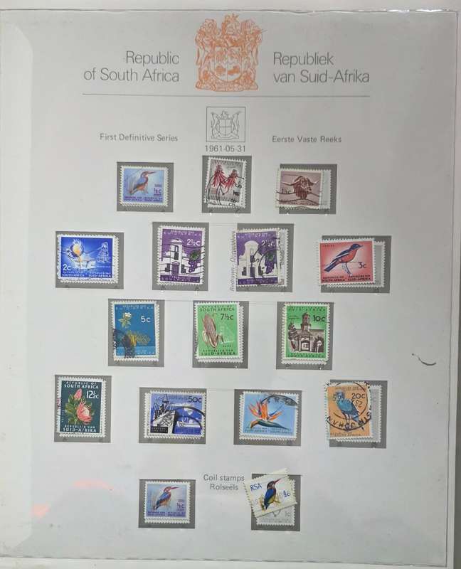 Stamp Album: Union and RSA - Unsorted Pages (Hinge-less) - Mostly Empty with some Mint/ Used Sets.
