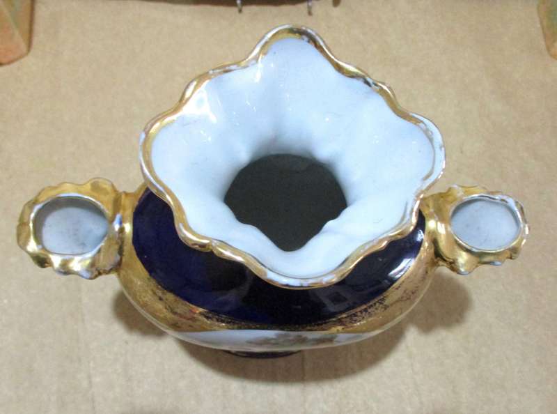 Limoge Vase Rehause Main