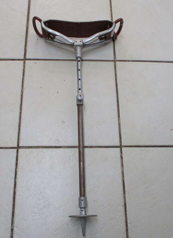 Traditional shooting stick seat