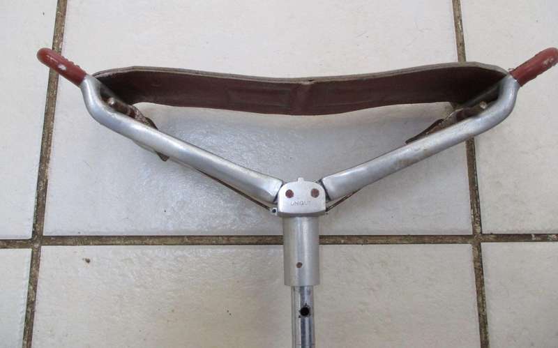 Traditional shooting stick seat