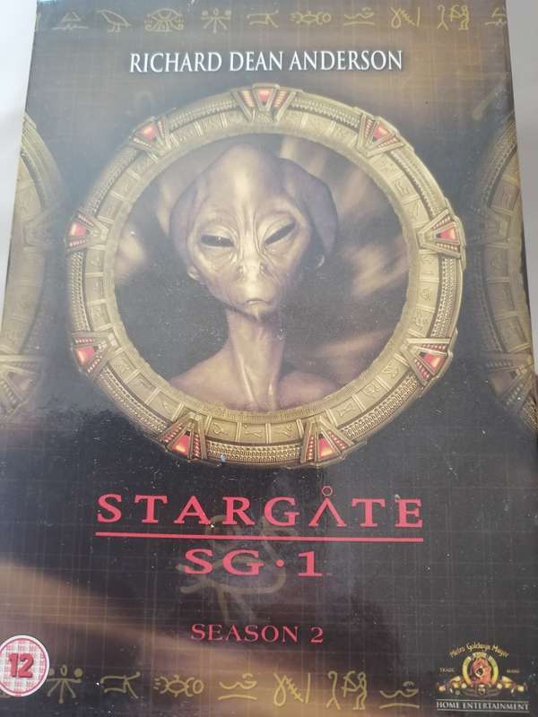 STARGATE SG-1 - DVD BOX SERIES 2,3,4 & 5 WITH RICHARD DEAN ANDERSON (88 EPISODES) - SEE BELOW.