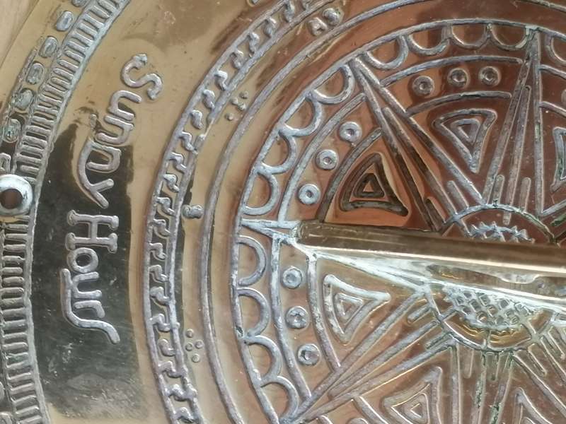 STUNNING VINTAGE BRASS ´SUNDAIL´ (SUNNY HOURS) 19.5cm DIAMETER - SEE BELOW.
