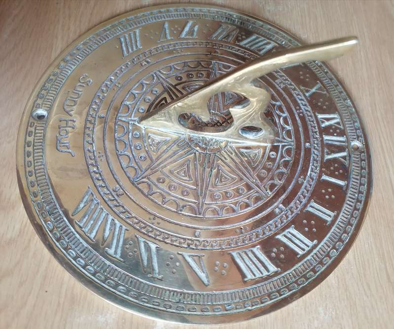 STUNNING VINTAGE BRASS ´SUNDAIL´ (SUNNY HOURS) 19.5cm DIAMETER - SEE BELOW.
