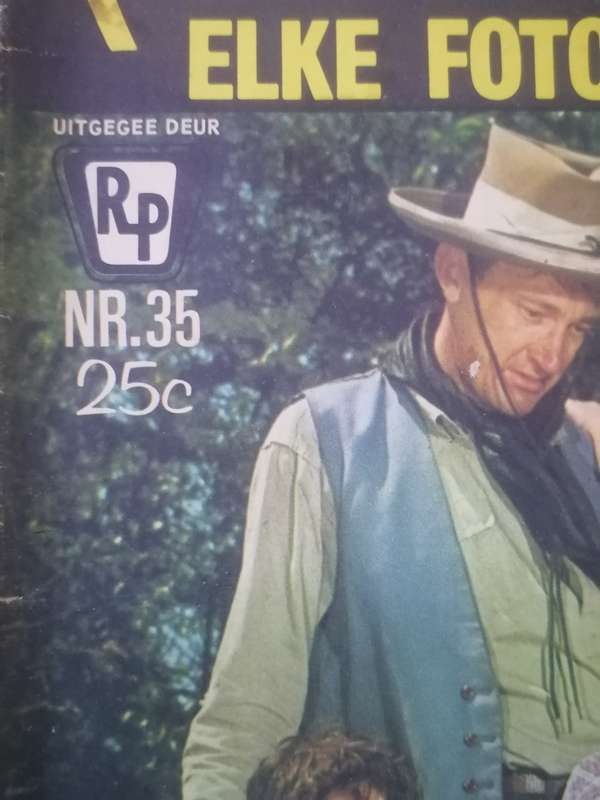 Scarce, early issues Ruiter in Swart no.32 & 35, large colour issues ,very good condition.