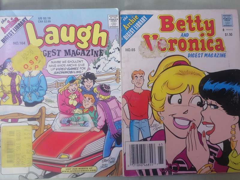 6x Vintage A5 Comic books , good condition.