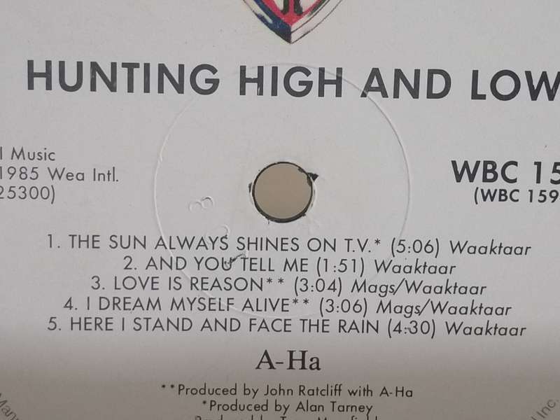 a-ha, hunting high and low, vinyl very good.