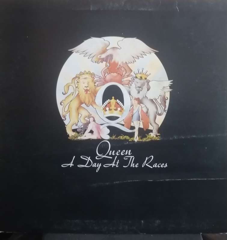 Queen, A day at the races, vinyl very good.