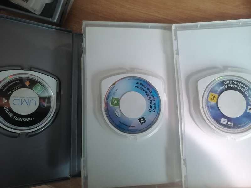 6x PSP games, condition very good.