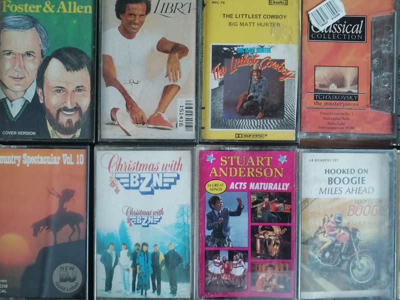 18x music tapes, in good to very good condition.