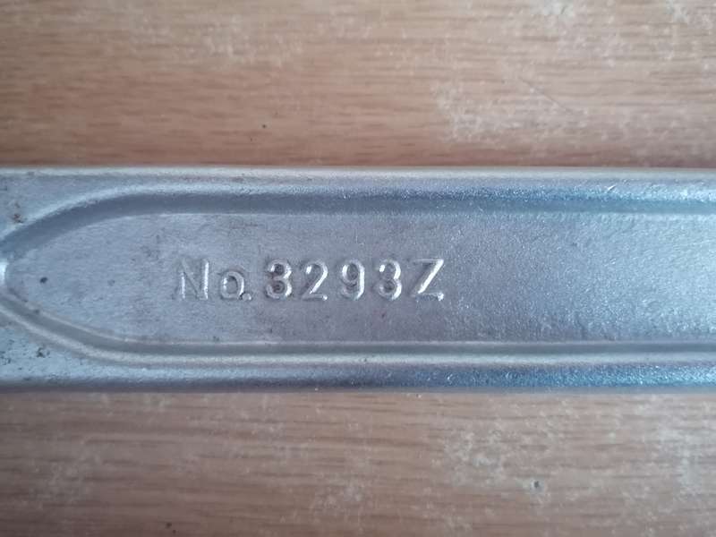 Large Gedore No, 3293Z heavy duty wrench, 49cm long, needs socket tool.