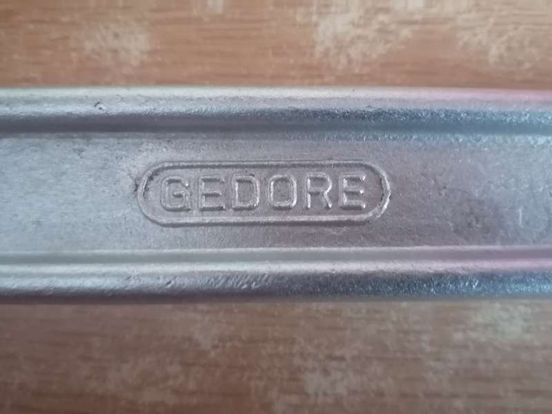 Large Gedore No, 3293Z heavy duty wrench, 49cm long, needs socket tool.