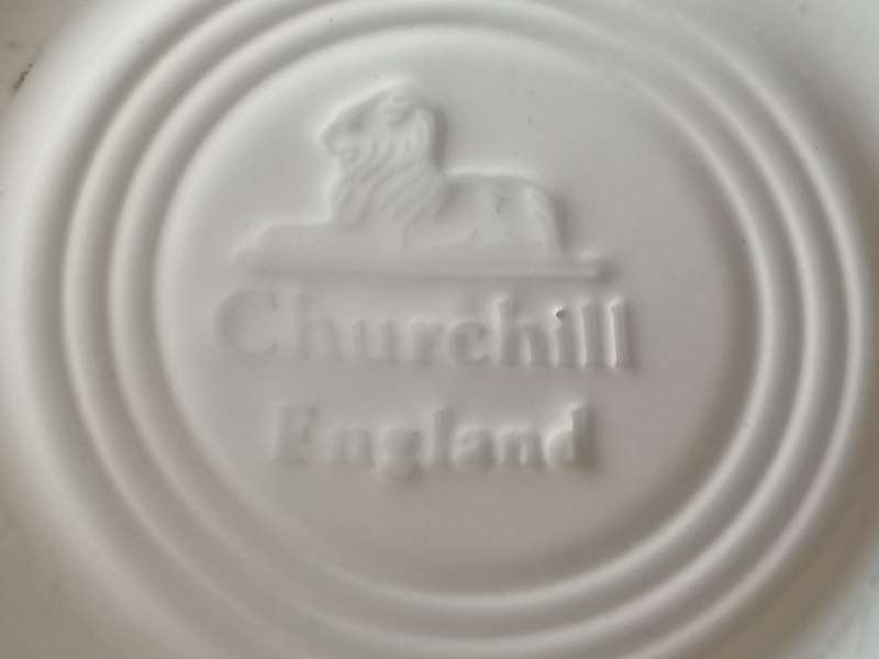 Churchill Blue Willow 32x piece Dinnerware set, excellent condition.