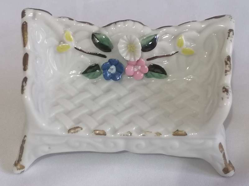 Beautiful porcelain living room set in very good condition.