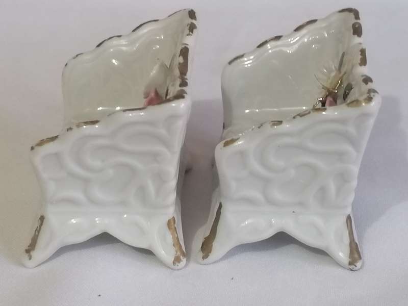 Beautiful porcelain living room set in very good condition.