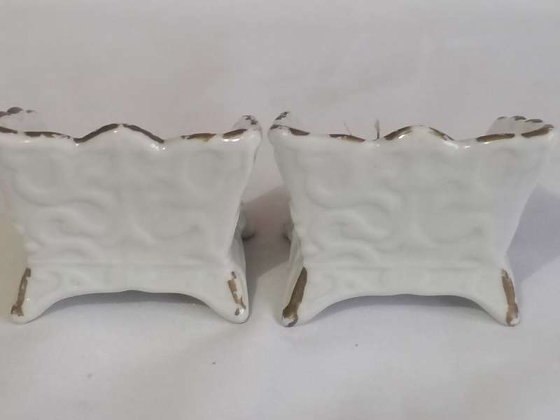 Beautiful porcelain living room set in very good condition.