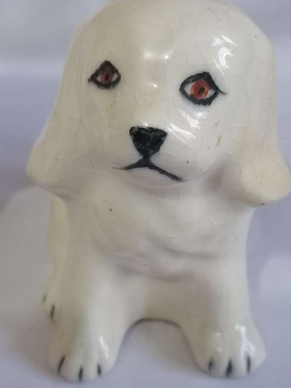 2x Vintage handpainted porcelian dogs in good condition.