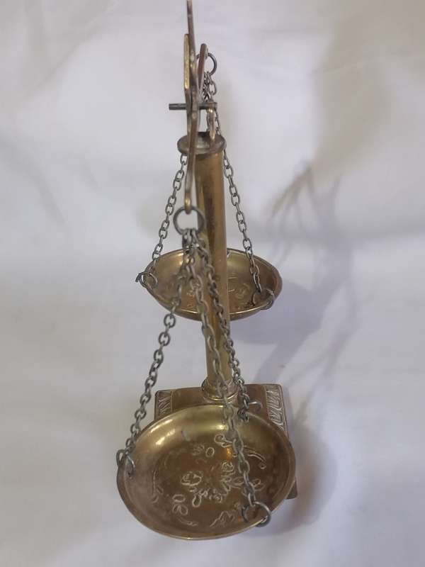 Vintage Brass display scale in good condition.