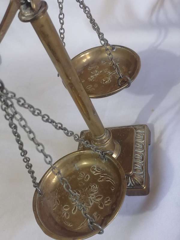Vintage Brass display scale in good condition.