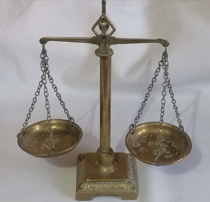 Vintage Brass display scale in good condition.