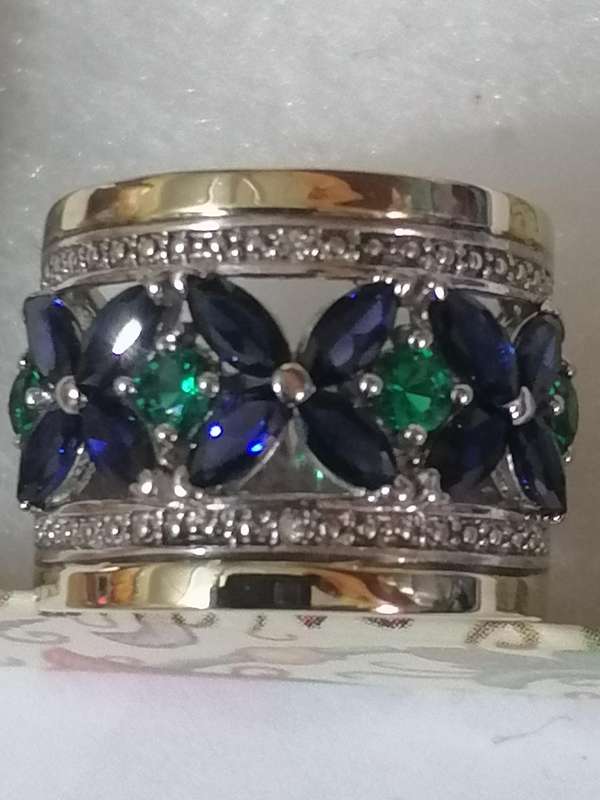 Stunning 9ct gold - 925. silver natural blue Sapphire, Emerald & Diamond ring - Size O.