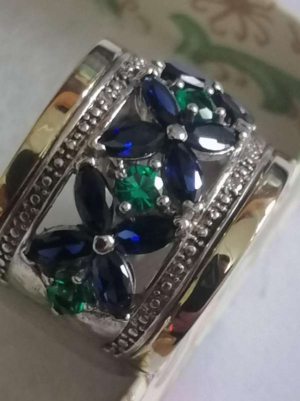 Stunning 9ct gold - 925. silver natural blue Sapphire, Emerald & Diamond ring - Size O.