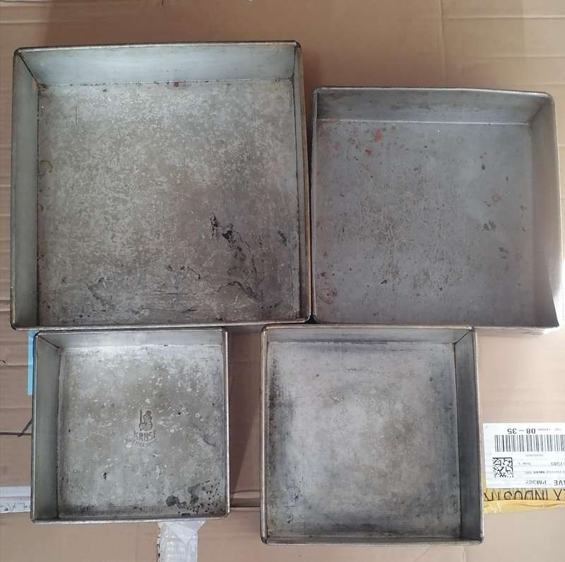 4x vintage square cake oven steel pans in good condition.