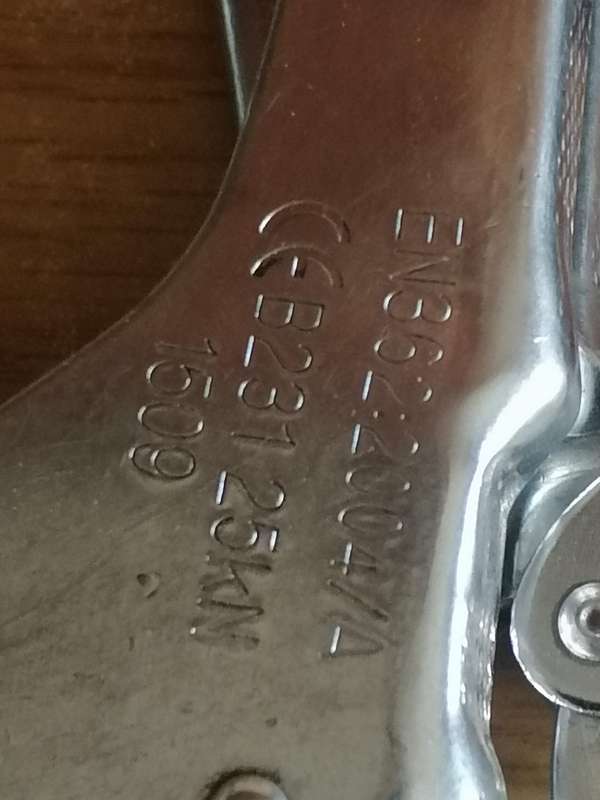 8x High quality steel Safety Snap Hooks in very good condition.