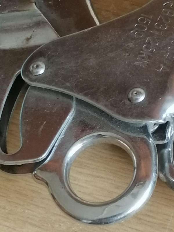 8x High quality steel Safety Snap Hooks in very good condition.