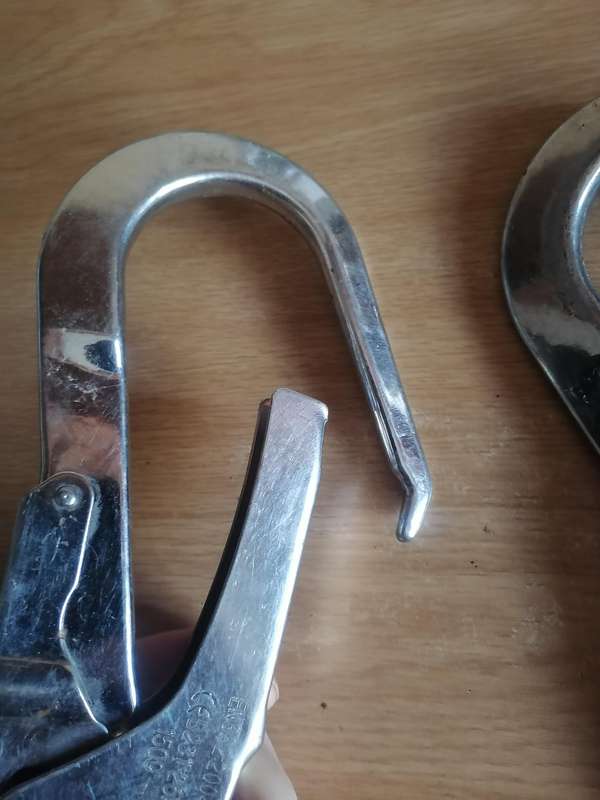 8x High quality steel Safety Snap Hooks in very good condition.