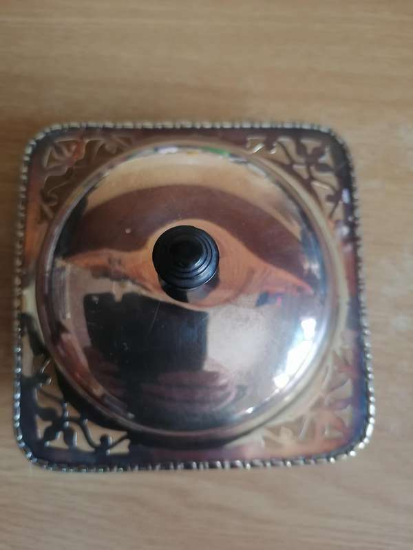 Beautiful vintage, original butter server with glass bowl, silver plated, very good condition.