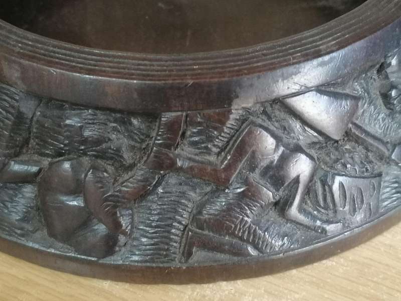 Vintage & stunning hand carved dark wood large ashtray, very good condition.