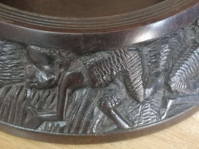 Vintage & stunning hand carved dark wood large ashtray, very good condition.