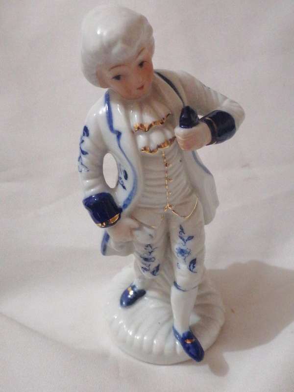 6x Vintage Victorian Hand painted porcelain figurines., made in Taiwan